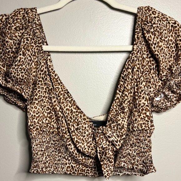 Lulu's Fiercely in Love Beige Leopard Print Tie-Front Crop TopSize M - Picture 3 of 6